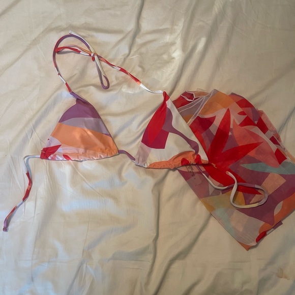 Pattern triangle swim top with matching sarong - Picture 1 of 1